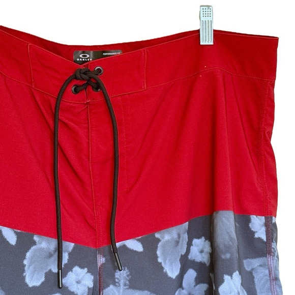 Oakley Board Shorts Men's 38 Color‎ Block Swimming Swim Trunks Red Gray Floral - Picture 3 of 12
